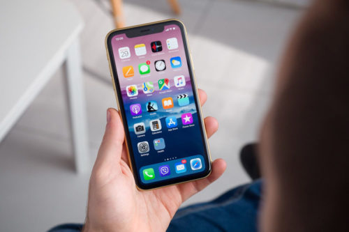 آبل ستسخدم شاشات OLED الخاصة بسامسونج في iPhone 11