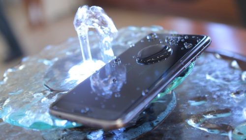 هاتفك تعرض للماء ؟ كيف تحميه من الضرر (10 خطوات مفصلة)