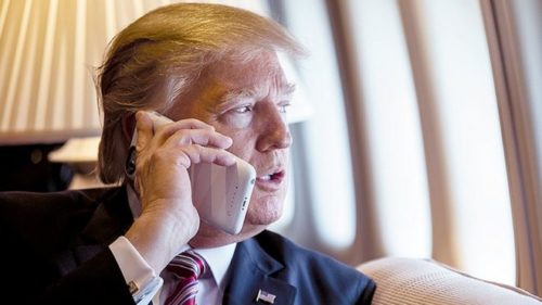 كيف ساعد دونالد ترامب Apple على التفوق على Huawei