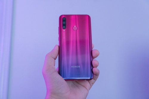 رسمياً: إطلاق Honor 20 Lite ذو اللون المميز في 22 اكتوبر الجاري