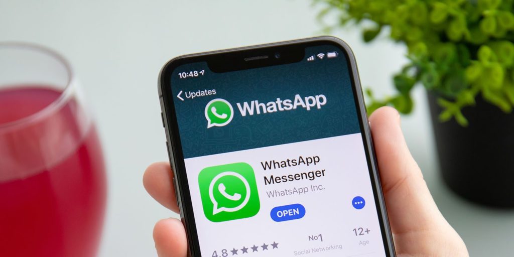 تحديث جديد للواتساب يتيح تحديد الأشخاص الذين بمقدورهم فقط إضافتك لمجموعات الواتساب