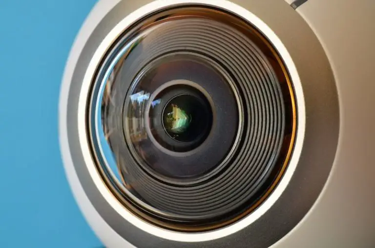 تطبيق الكاميرا يسمح لكل من سامسونج وجوجل بالتجسس على المستخدمين !