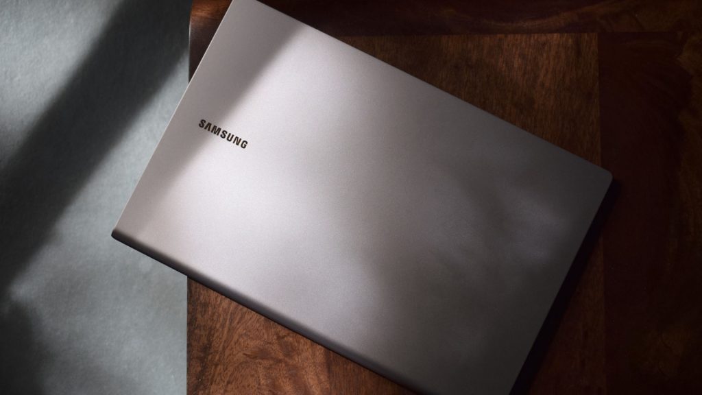 مراجعة لابتوب Galaxy Book S الجديد من سامسونج بمعالج مختلف كلياً مراجعة لابتوب Galaxy Book S الجديد من سامسونج بمعالج مختلف كلياً