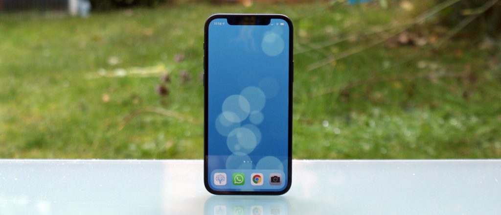 مراجعة iPhone 12 .. الهاتف الأساسي في السلسلة الجديدة
