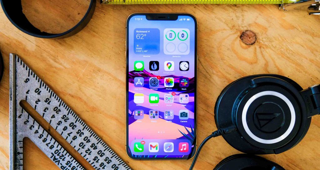 مراجعة iPhone 12 Pro Max المميز الجديد بكاميرا محسنة وشاشة ضخمة