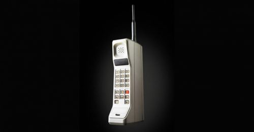 من مخترع الهواتف المحمولة ؟ ومتى تم إجراء أول مكالمة هاتفية لاسلكياً ؟