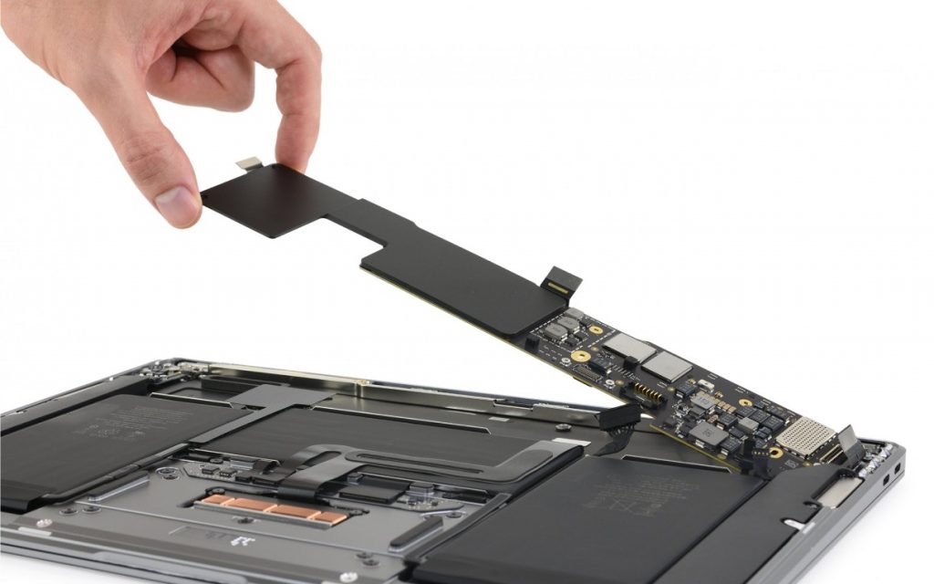 تفكيك جهاز MacBook Air و Pro العاملة بمعالجات M1 يظهر أن القليل جدًا قد تغير ! تفكيك جهاز MacBook Air و Pro العاملة بمعالجات M1 يظهر أن القليل جدًا قد تغير !