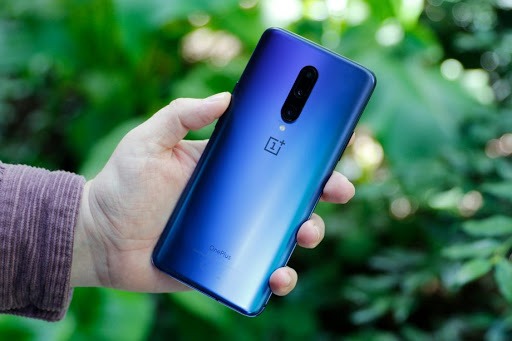 هاتف متوسط منافس جديد قريباً من OnePlus يدعم شاحن سلكي بقدرة 33 واط