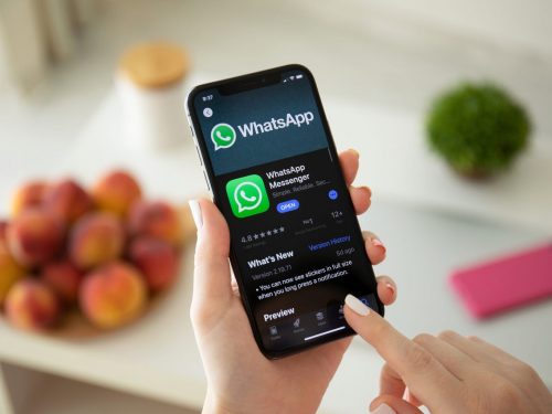 تطبيق WhatsApp يضيف خلفيات، ملصقات جديدة ومزايا أخرى في آخر تحديث