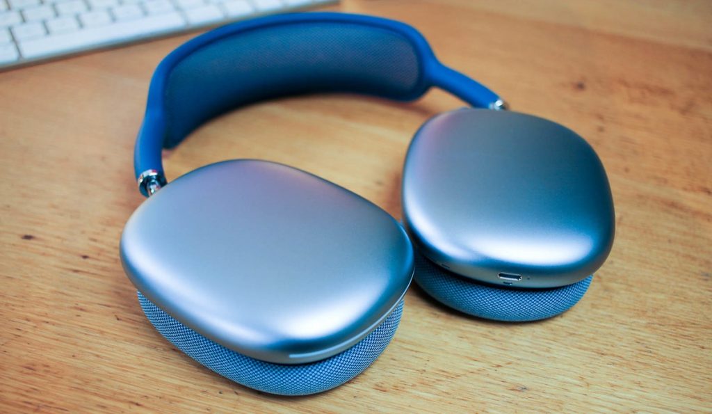 بهكيل بلاستيكي .. أبل تخطط لإطلاق نسخة أرخص من سماعات AirPods Max بهكيل بلاستيكي .. أبل تخطط لإطلاق نسخة أرخص من سماعات AirPods Max
