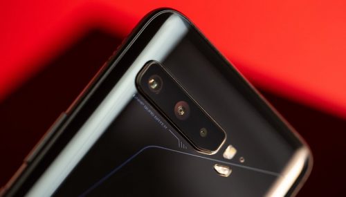 الإصدار القادم من Asus ROG Phone  سيأتي بشاشةٍ صغيرة في الخلف!