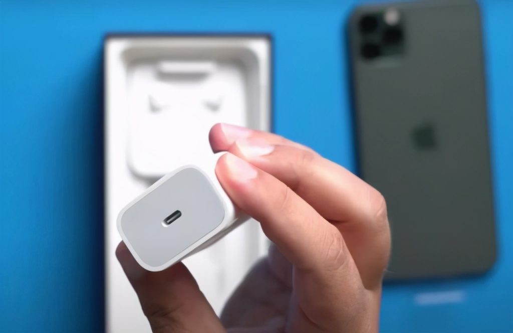 لكثرة الشكاوي عليها وإزالة الشواحن من هواتفها .. البرازيل تفرض غرامة 2 مليون دولار على Apple