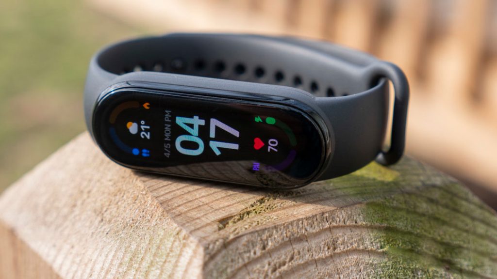 مراجعة Mi Band 6 ساعة اللياقة الجديدة من شاومي للـ 2021