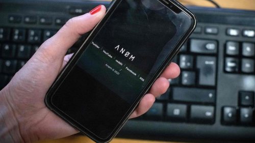 بشكل استثنائي .. مكتب التحقيقات الفيدرالي يبيع هواتف ذكية مصمّمة لإلقاء القبض على المجرمين!