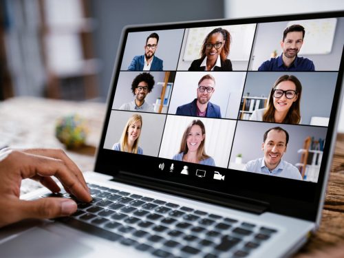 اجتماعات Zoom المملّة ستصبح أكثر متعة برفقة الصور الشخصية الكرتونية .. تعرف كيف تفعلها