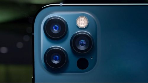 كيف قامت Apple بحل مشكلة النقاط الخضراء في الصور المُلتَقطة مع iOS 15