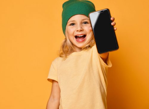 بيل جيتس وروّاد التكنولوجيا لا يسمحون لأطفالهم باستخدام الهواتف الذكية حتى سن متقدمة .. لماذا وكيف ؟