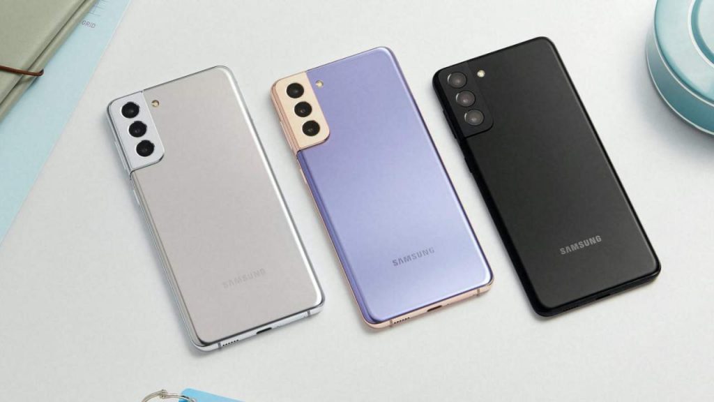 بدلًا من التقدّم إلى الأمام Samsung تتراجع إلى الخلف.. +Galaxy S22 سيأتي مع بطّارية مخيّبة للآمال!