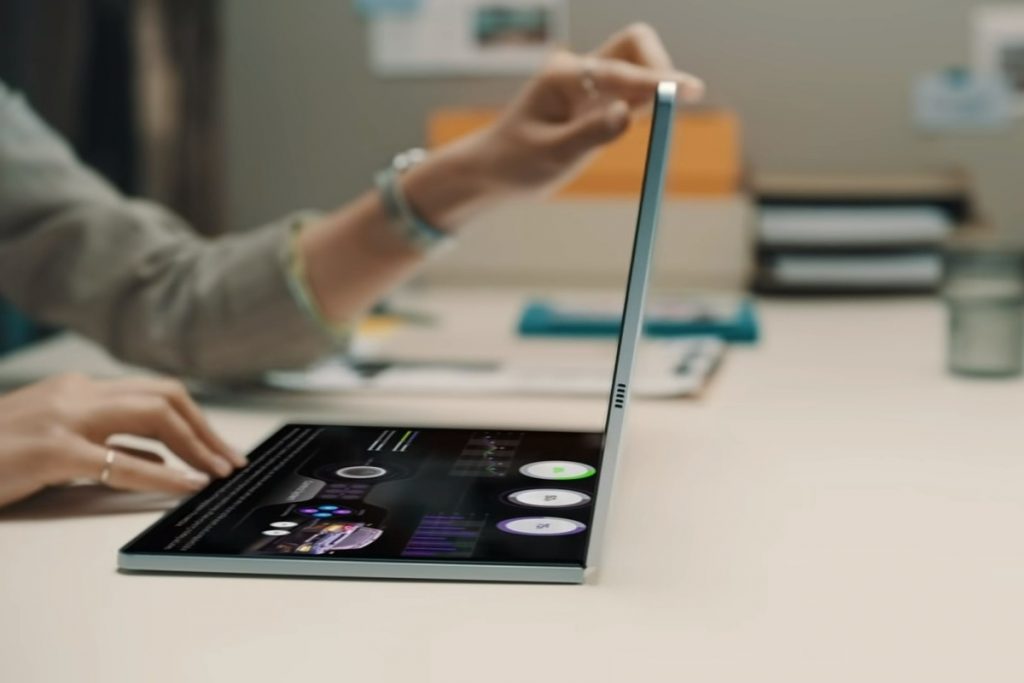 من الهواتف القابلة للطي وصولًا إلى الحواسيب القابلة للطي.. Samsung قد تهيمن على هذا القطّاع كاملًا في المستقبل