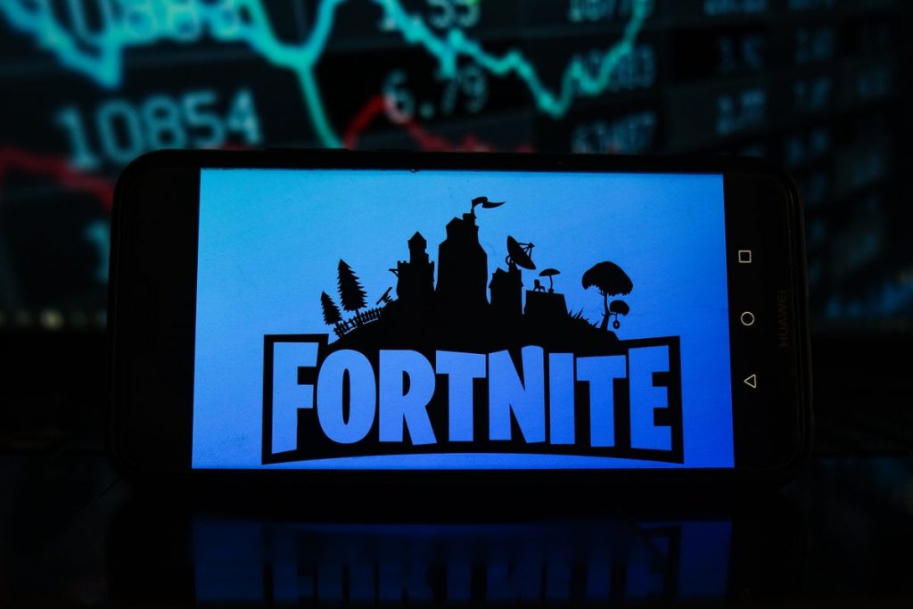 معركة Google و Epic تعود إلى الواجهة مجدّدًا عبر دعوى قضائية قامت Google برفعها مؤخّرًا بسبب Fortnite كذلك!
