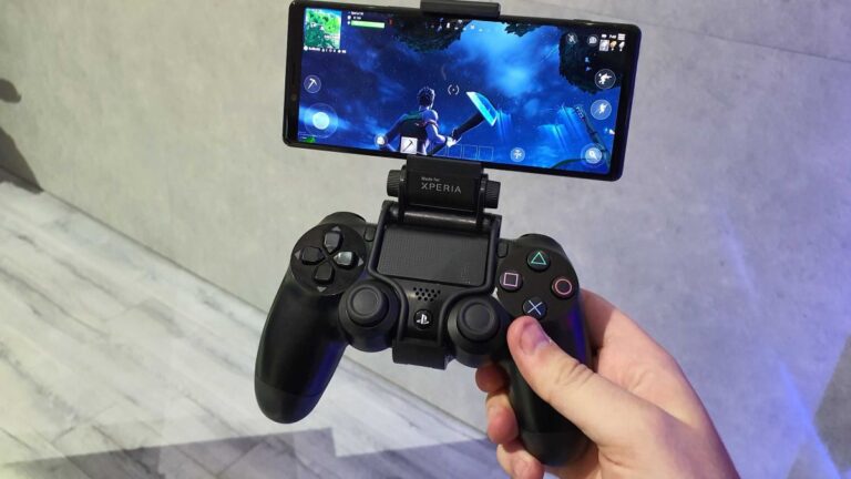 Sony تحصل على براءة اختراع جديدة .. قبضة PlayStation يمكن إضافتها لهاتفك الذكي
