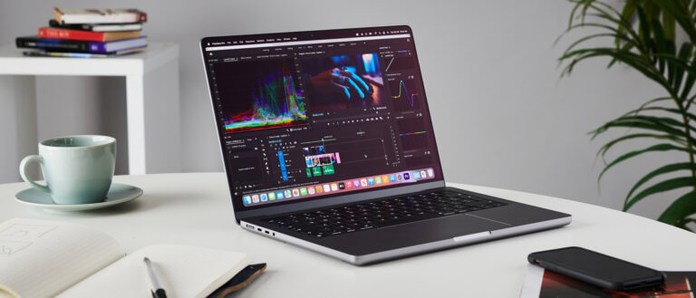 مراجعة MacBook Pro (2021) النسخة المطوّرة من الحاسب السلف، بأداء، رسوميات وكاميرا أفضل