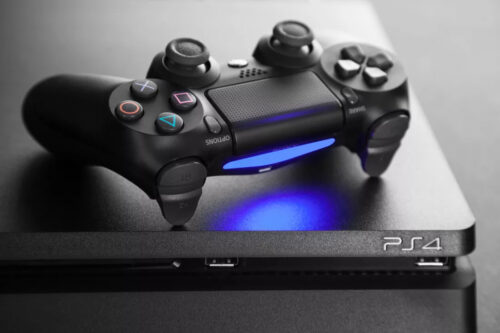 بسبب نقص الشرائح الإلكترونية.. Sony تخطّط لتصنيع مليون جهاز PS4 جديد عوض عن PS5 !