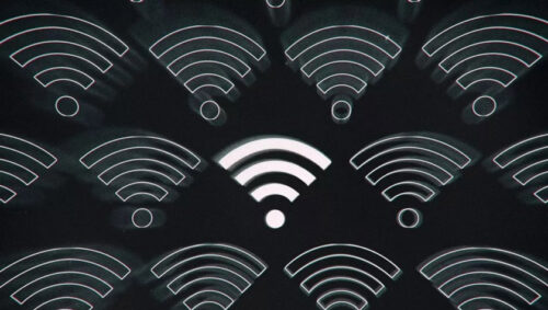 كيف تشارك كلمة مرور شبكة Wi-Fi الخاصّة بك مع الأجهزة الأخرى التي تعمل بنظام Android؟