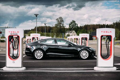 باناسونيك تتعاون مع شركة Redwood Materials لإنتاج بطّاريات سيارات Tesla من المواد المُعاد تدويرها