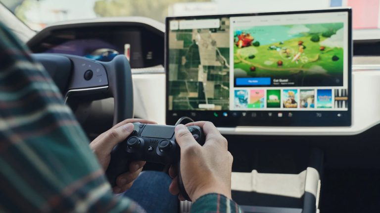 شركة Tesla تعمل على تشغيل ألعاب Steam على سيارات Tesla !