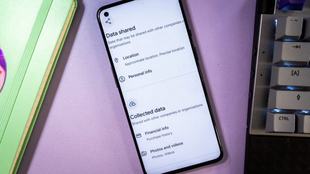 تبويب جديد للحفاظ على سرّية البيانات وأمان المستخدمين.. تعرّفوا على تبويب Data Safety الجديد في متجر Play Store تبويب جديد للحفاظ على سرّية البيانات وأمان المستخدمين.. تعرّفوا على تبويب Data Safety الجديد في متجر Play Store