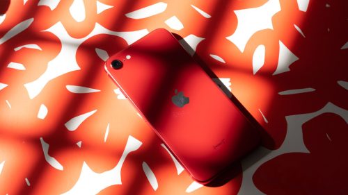 تقارير جديدة تشير إلى تأجيل إطلاق iPhone SE الجديد… هل ستتخلّى Apple عن الهاتف الأرخص ثمناً في مجموعتها؟