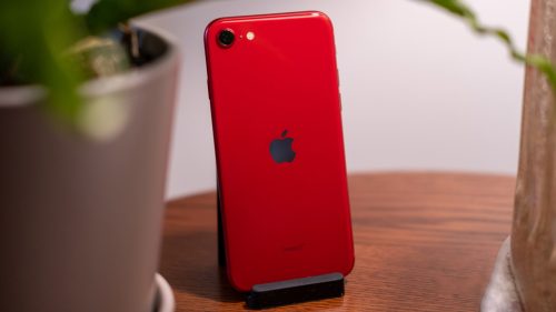 مراجعة هاتف أبل الصغير الجديد iPhone SE (2022) … مواكبة الهواتف الرئيسية لكن بسعر مخفض