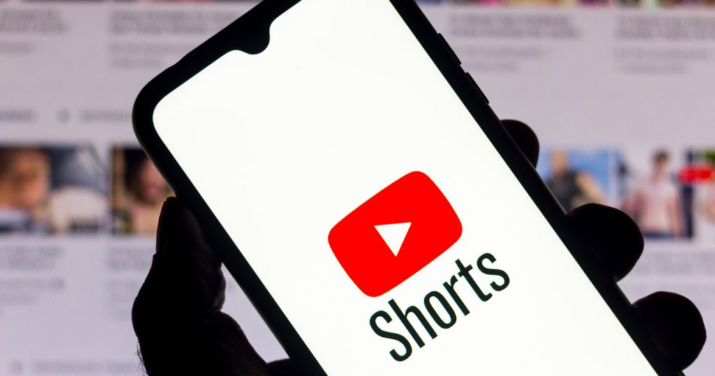 خدمة YouTube Shorts في طريقها إلى جميع الأجهزة.. هل ستتمكّن الشركة من عرض الفيديوهات بأسلوب جديد يتناسب مع أحجام الشاشات الأخرى! خدمة YouTube Shorts في طريقها إلى جميع الأجهزة.. هل ستتمكّن الشركة من عرض الفيديوهات بأسلوب جديد يتناسب مع أحجام الشاشات الأخرى!