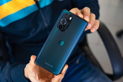 كاميرا خلفية بدقّة 200 ميجابيكسل وشحن سريع 125 واط.. تعرّفوا على أبرز ميّزات هاتف Motorola القادم الجديد