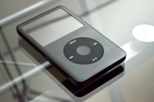 بعد 20 عامًا على إطلاقه.. Apple تتوقّف عن إنتاج أجهزة iPod بشكل نهائي