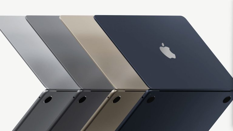 Apple تكسر التقاليد المعتادة وتطلق جهازاً جديداً خلال مؤتمر المطوّرين السنوي.. ما هي أبرز ميّزات جهاز MacBook Air 2022؟