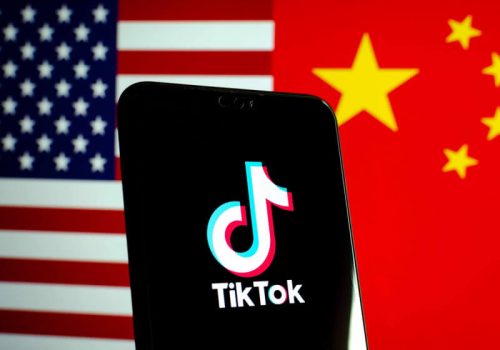 أيام سوداء بانتظار TikTok… الإدارة الأمريكية تقرّر إزالة التطبيق من المتاجر الرسمية!