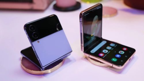 هل يأتي هاتف Galaxy Z Flip 4 برفقة الشاحن داخل العلبة؟