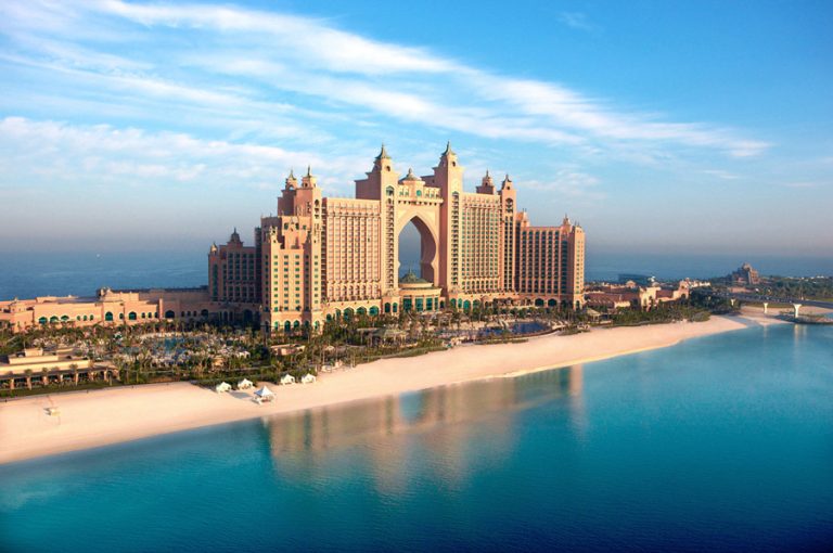 إدارة الخدمات الفندقية بذكاء… الإمارات العربية المتحدة تختبر المفاتيح الرقمية عبر الهواتف الذكية داخل الفنادق