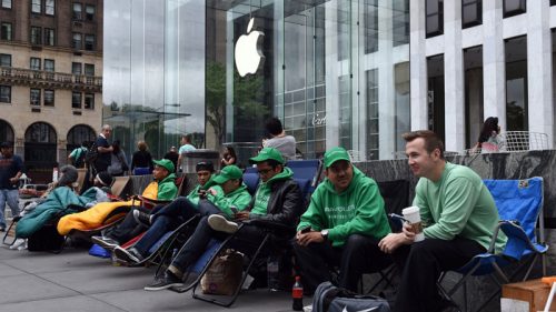 بعد إطلاقها بستة أسابيع .. سلسلة iPhone 14 تبدأ بالوصول بشكل أسرع للزبائن