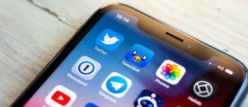 تسريبات تشير إلى قدوم هاتف IPhone SE الجديد بشاشة LCD مقاس 6.1 إنش مع بصمة يد