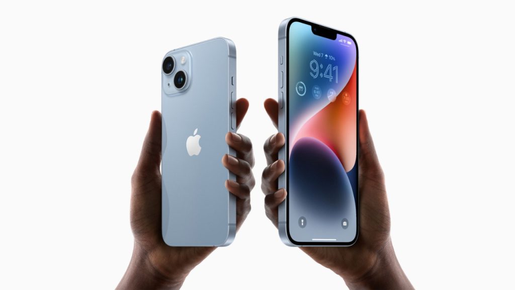 تسريبات حول تصميم هاتف iPhone 15 القادم: سيُغلّف الجهاز بهيكل من التيتانيوم على غير العادة!