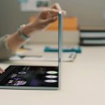 براءة اختراع جديدة لحواسيب قابلة للطي… هل ستقتحم Samsung قطّاعاً جديداً؟