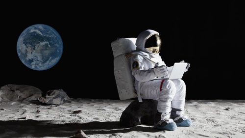 نوكيا تخطط لإطلاق خدمات 4G على سطح القمر هذا العام !!