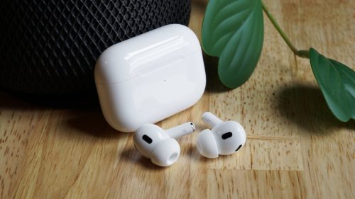 كيفية إعادة ضبط إعدادات المصنع لـ AirPods أو AirPods Pro ؟ أو تحديث برامجها أو فك ارتباطها (دليل)