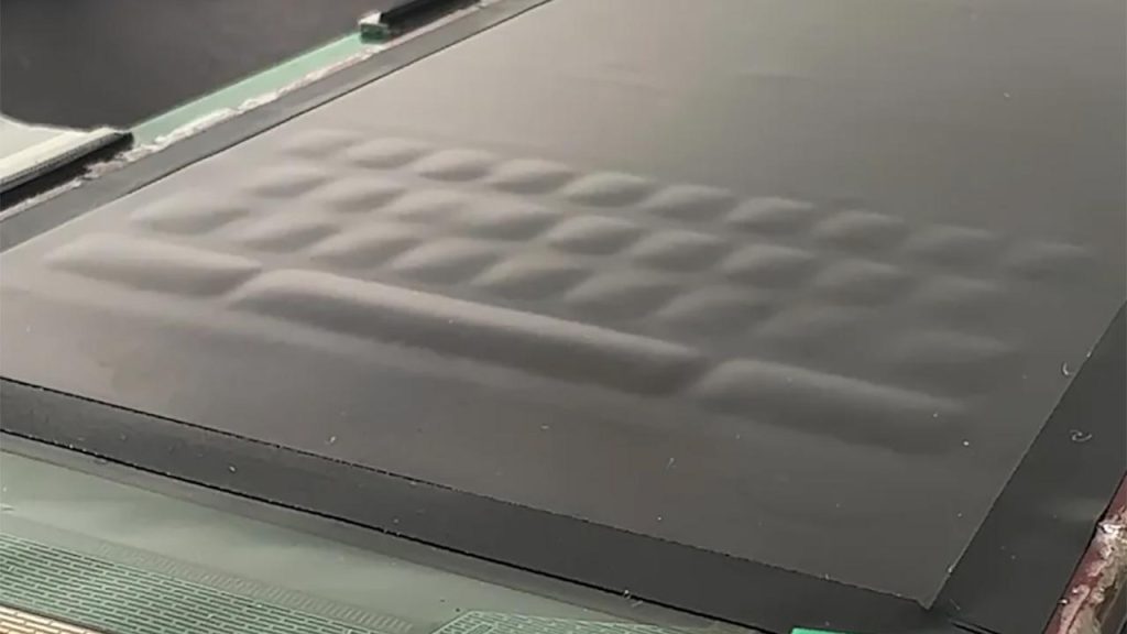 مجموعة من الباحثين يتوصلون لإنشاء لوحة OLED مزودة بلوحة مفاتيح قابلة للنفخ !
