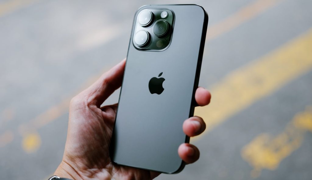 حسب تسريبات .. iPhone 15 سيأتي بشريحة Ultra Broadband مطورة لتكامل عميق مع Vision Pro حسب تسريبات .. iPhone 15 سيأتي بشريحة Ultra Broadband مطورة لتكامل عميق مع Vision Pro