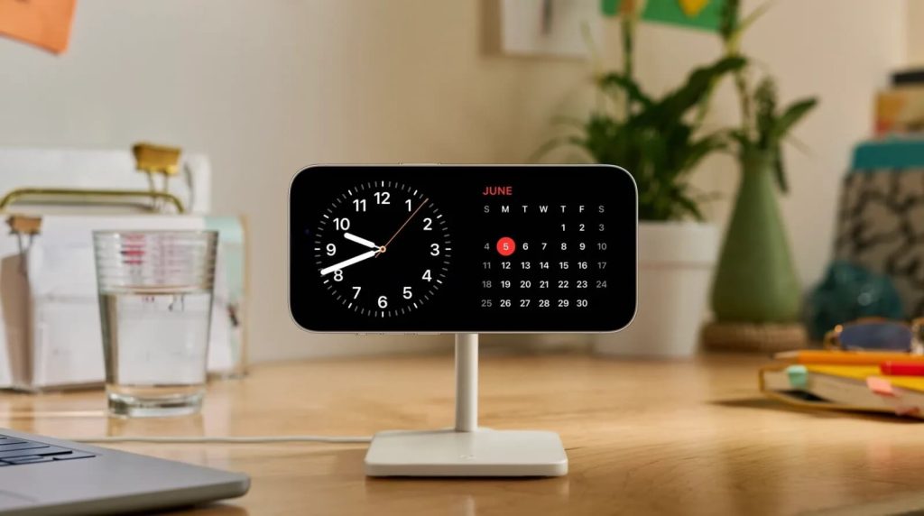 Apple قد تضيف وضع StandBy في الجيل التالي من شاشات Mac الخارجية