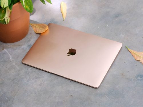 ما هي تكلفة استبدال بطارية MacBook ومتى يجب استبدالها؟